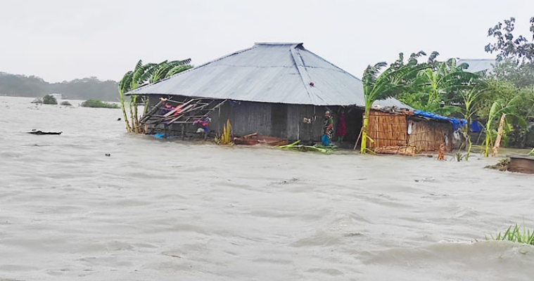 ত্রাণ নয়, টেকসই বেড়িবাঁধ চায় রাঙ্গাবালীবাসী