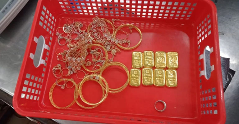 শাহজালালে কোটি টাকার স্বর্ণ জব্দ, আটক ৩