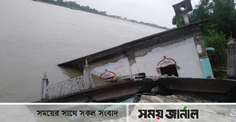 সুরমার ভাঙনে বিলীন নুরপুর গ্রামের জামে মসজিদ