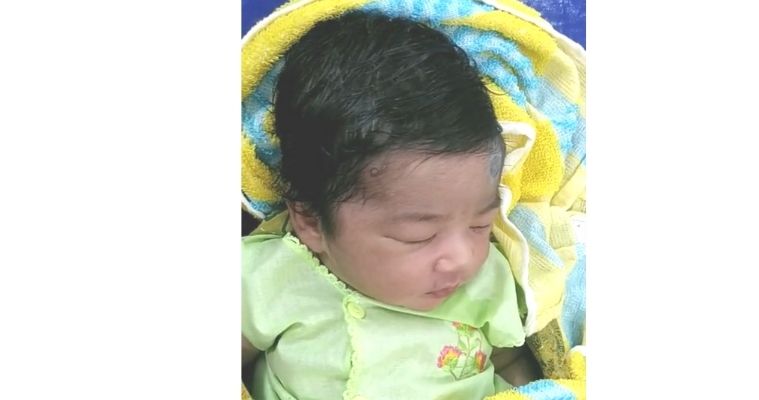 বাগেরহাটে ক্যারাম বোর্ডের উপর নবজাতক!