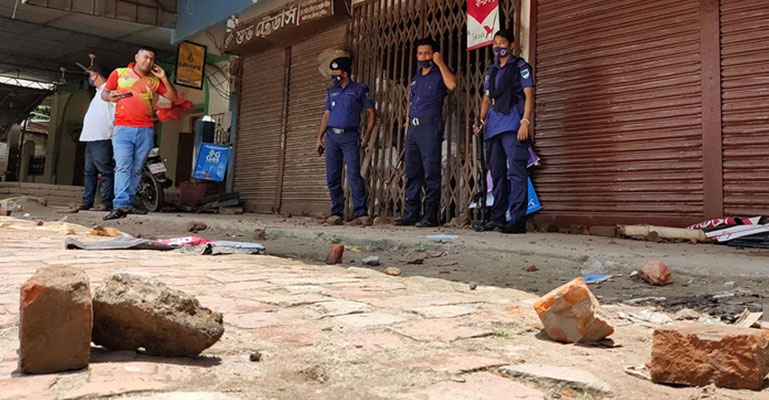কুষ্টিয়ায় প্রকাশ্যে গুলি করে একই পরিবারের ৩ জনকে হত্যা