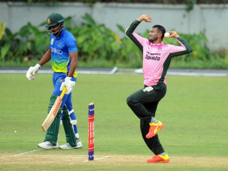 নিষেধাজ্ঞা কাটিয়ে ফিরলেন সাকিব