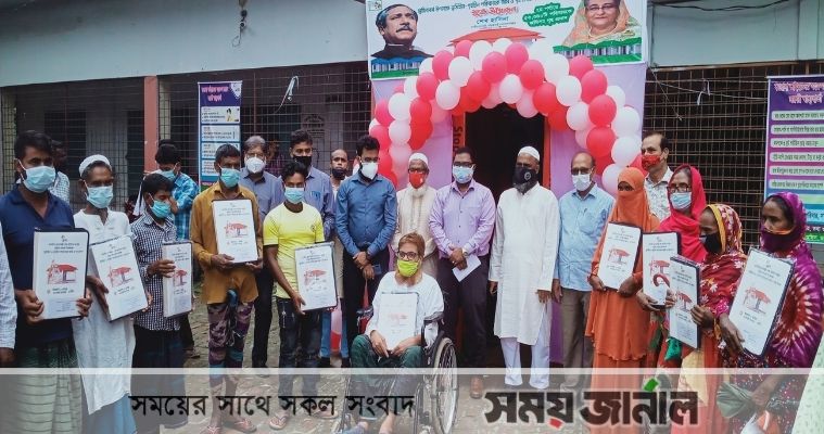 জয়পুরহা‌টে ১৪১ ভূ‌মিহীন-গৃহহীন প‌রিবা‌রের মা‌ঝে জ‌মি ও গৃহ হস্তান্তর