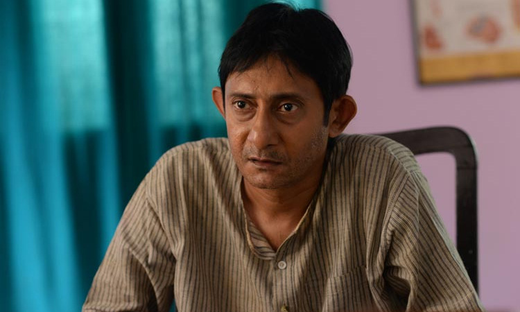 স্ত্রীর পরকীয়া, একা ঘরে হাউমাউ করে কাঁদছি