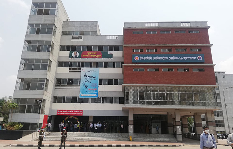 রাজধানীর হাসপাতালেও বাড়তে শুরু করেছে করোনা রোগীর চাপ