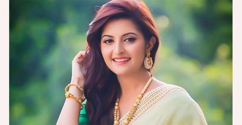 শুটিং সেটে উহ আহ করা দামড়া ধইরা নগদে থাপড়াই: পরীমনি