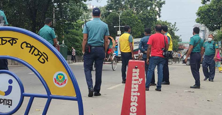 লকডাউনে কঠোর আইনশৃঙ্খলা বাহিনী