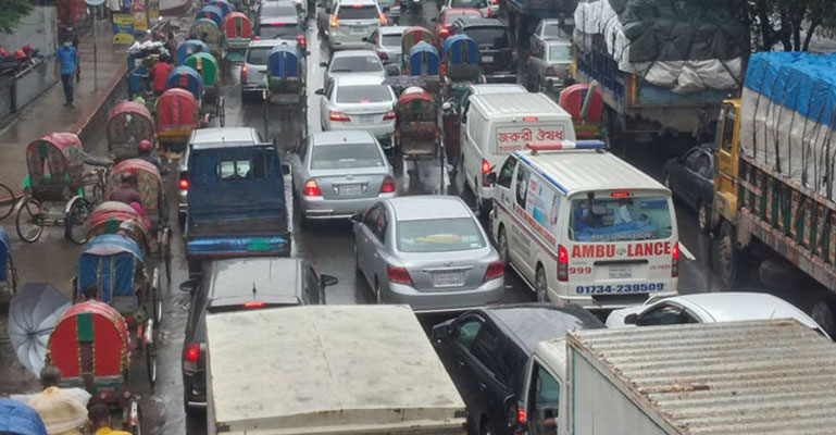 চলছে শিল্পপ্রতিষ্ঠান ছুটছে মানুষ