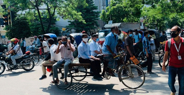 ‘লকডাউনে একেকদিন একেক চিত্র দেখি’