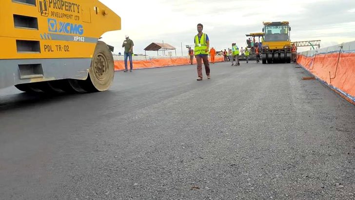 পদ্মা সেতুর সড়কপথে পিচ ঢালাইয়ের কাজ শুরু