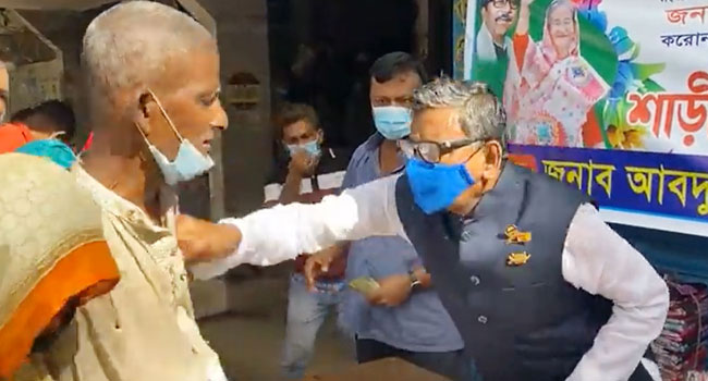 ত্রাণ বিতরণে বৃদ্ধকে কাদের মির্জার ঘুষি, ভিডিও ভাইরাল