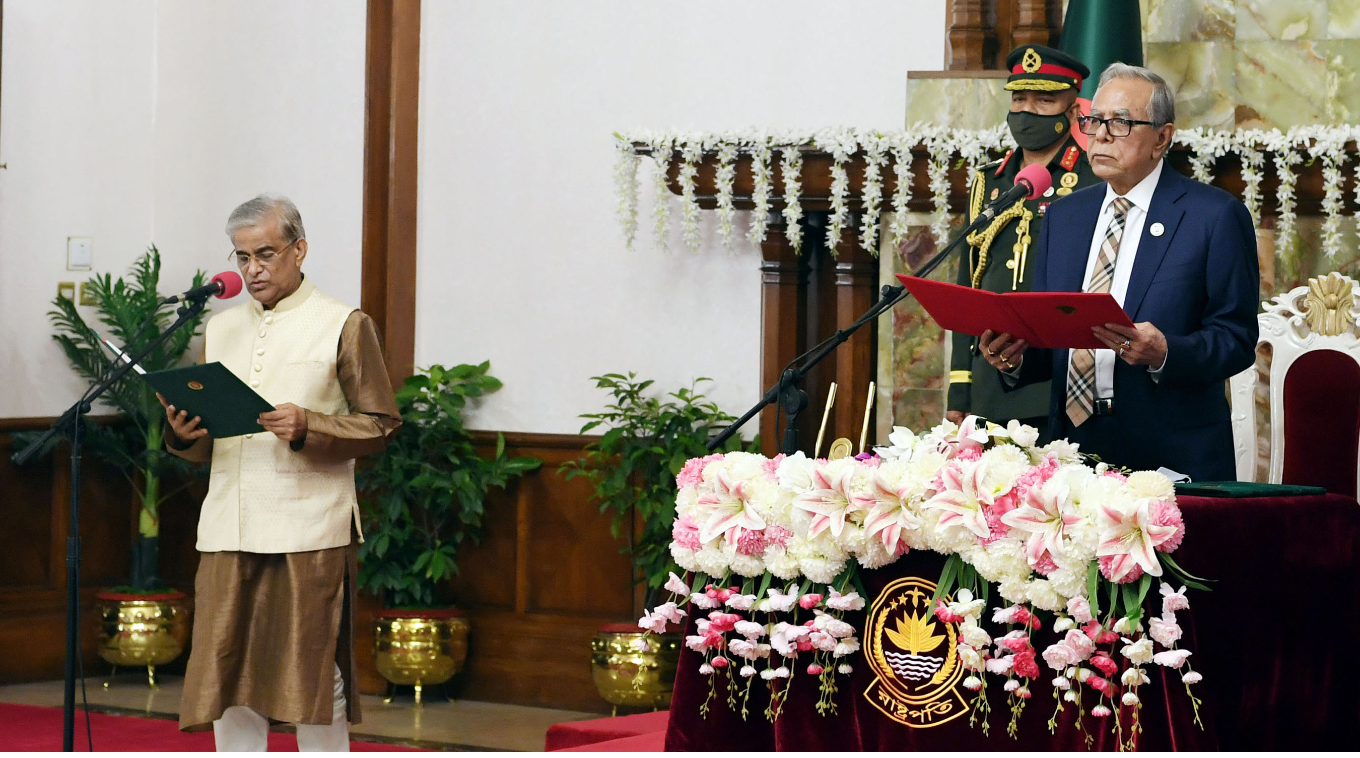 প্রতিমন্ত্রী হিসাবে শপথ নিয়েছেন ড. শামসুল আলম