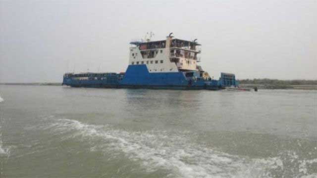 সকাল থেকে ফেরিতে গাড়ি ও যাত্রী পরিবহন বন্ধ থাকবে