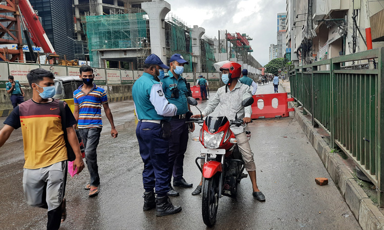 কঠোর বিধিনিষেধের দ্বিতীয় দিন: ‘জরুরি সেবা’র নামে বের হচ্ছে মানুষ