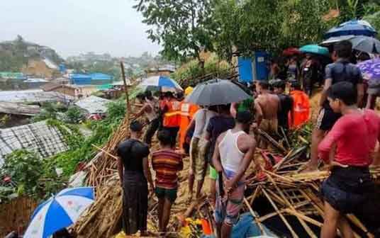 টেকনাফে পাহাড় ধসে একই পরিবারের ৫ জন নিহত