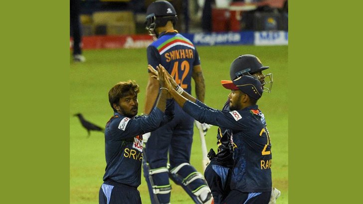 ভারতকে ৪ উইকেটে হারিয়ে সিরিজে সমতা ফেরাল শ্রীলংকা
