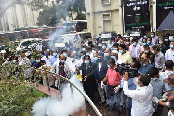 ডেঙ্গু প্রতিরোধে বিএসএমএমইউয়ে পরিচ্ছন্নতা কার্যক্রম উদ্বোধন