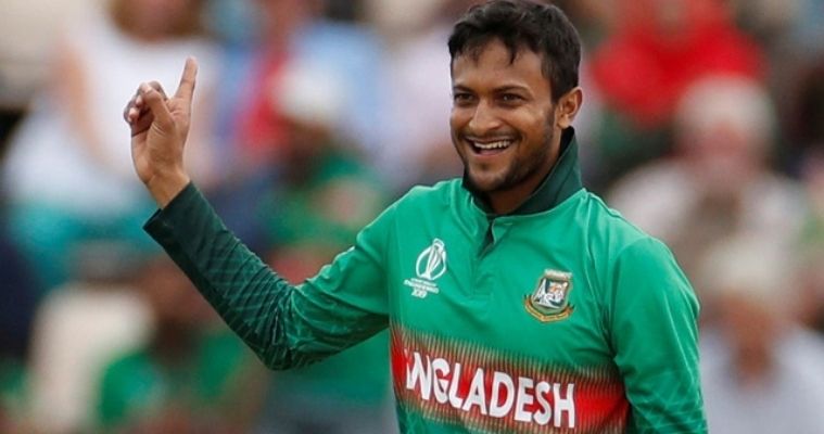 আইসিসির ‘মাস সেরা’ হওয়ার দৌড়ে সাকিব