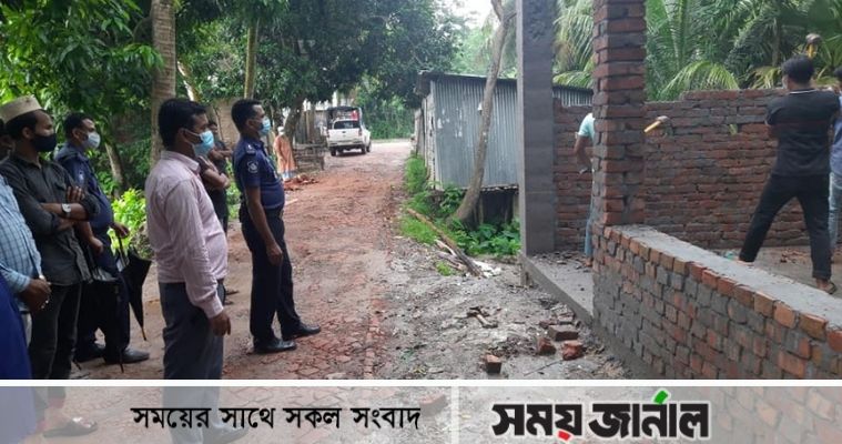 লক্ষ্মীপুরে খালের উপর নির্মাণাধীন অবৈধ স্থাপনা উচ্ছেদ