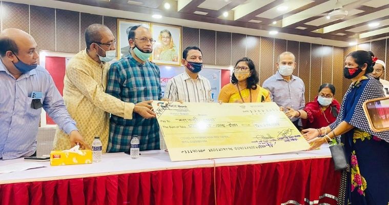 রায়পুরে ক্ষুদ্র উদ্যোক্তাদের মাঝে ঋণের চেক বিতরণ