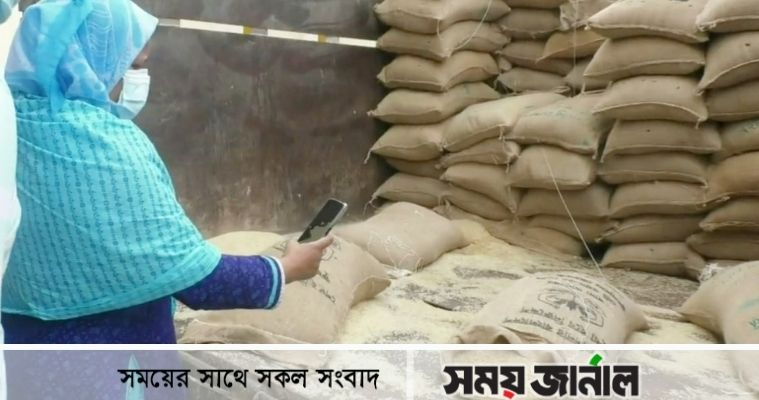 নাটোর সদর খাদ্য গোডাউনে আওয়ামীলীগ নেতার পচা চাল ট্রাকসহ আটক