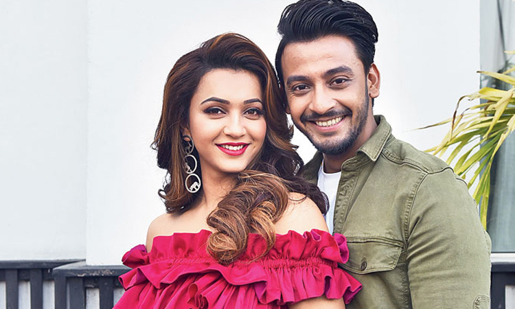 বিয়ের আগেই হানিমুন!