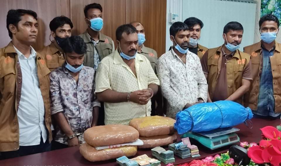 জামালপুরে ১০ কেজি গাঁজাসহ তিন জন আটক