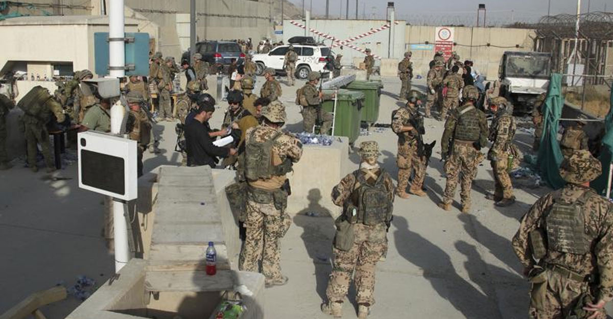 কাবুল বিমানবন্দরের কাছে হুড়োহুড়ি-বিশৃঙ্খলা, ৭ জন নিহত