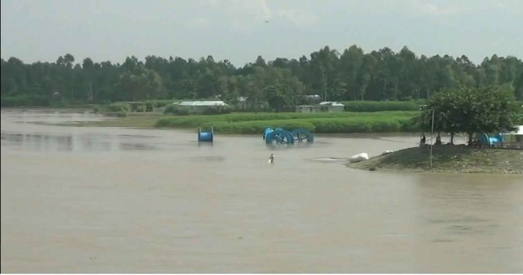 ধরলার পানি বিপদসীমার ৭ সেন্টিমিটার উপর দিয়ে প্রবাহিত হচ্ছে