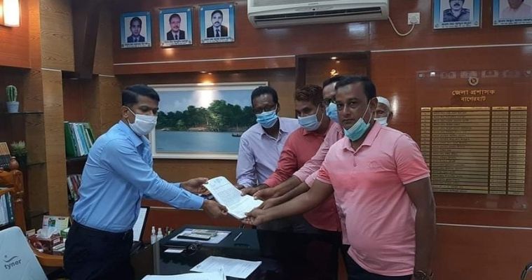 মোংলার কৃষিজমি রক্ষার দাবিতে জেলা প্রশাসক বরাবর স্মারকলিপি প্রদান