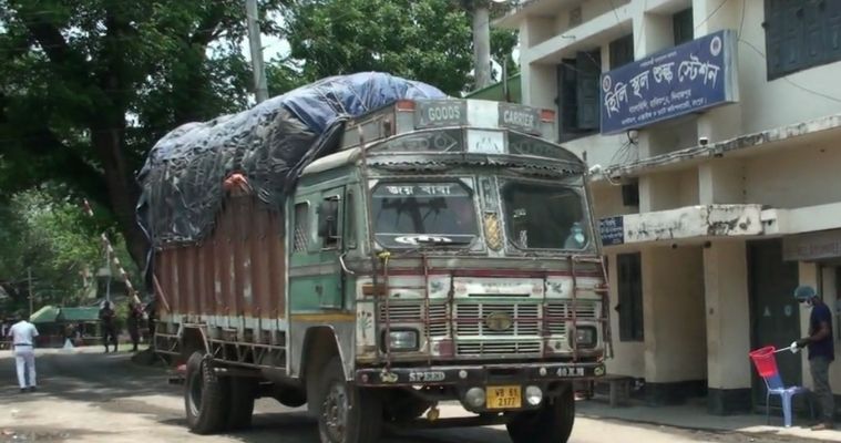 আমদানি শুল্ক কমায় হিলি স্থলবন্দরে ব্যস্ততা বেড়েছে চাল আমদানি কারকদের