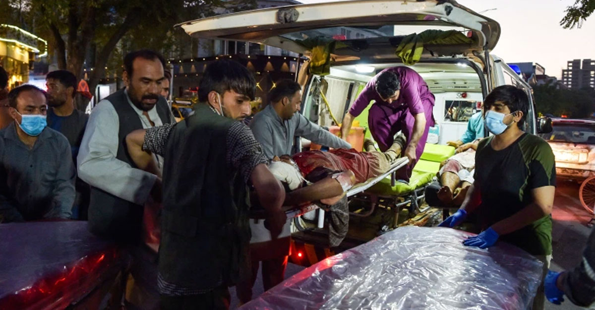 কাবুল বিমানবন্দরে আত্মঘাতী বোমা হামলা: মার্কিন সেনাসহ নিহত বেড়ে ৯০