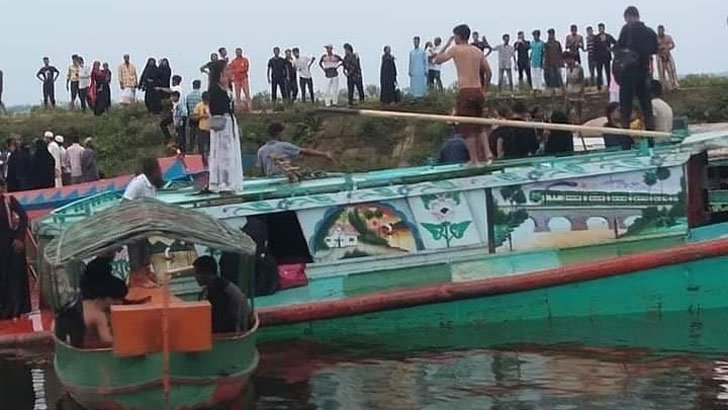 ব্রাহ্মণবাড়িয়ায় যাত্রীবাহী নৌকাডুবি : ১৩ জনের লাশ উদ্ধার