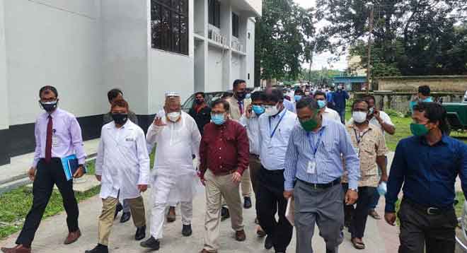 চিকিৎসক ও স্বাস্থ্যকর্মীদের ভূয়সী প্রশংসা করলেন স্বাস্থ্যের ডিজি