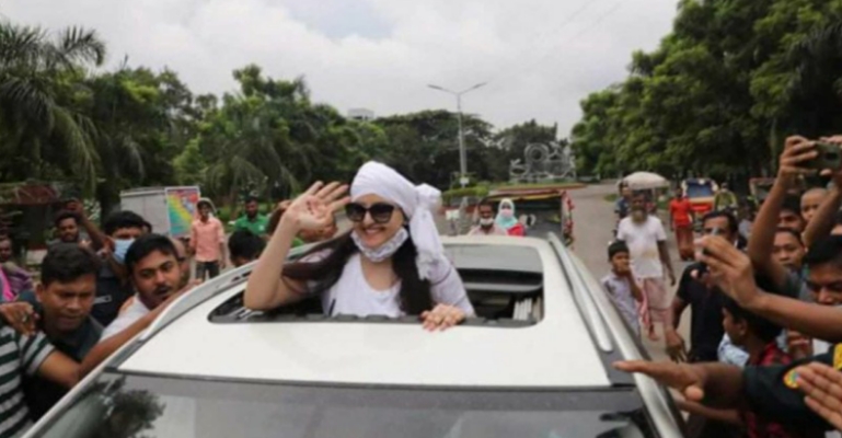 চিত্রনায়িকা পরী মণি মুক্ত