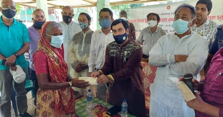 কুলাউড়াতে জীবনমান উন্নয়নে চা শ্রমিকদের আর্থিক অনুুদান প্রদান