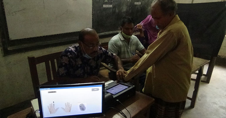 ভাঙ্গা পৌরসভায় ভোট গ্রহণ চলছে