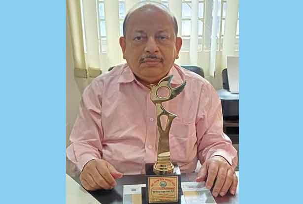 ম্যান অব দ্য ইয়ার অ্যাওয়ার্ড পেলেন ডা. ফয়জুল ইসলাম চৌধুরী