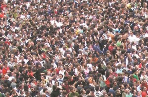 বিশ্বজুড়ে করোনার প্রভাব : মানুষের গড় আয়ু কমেছে