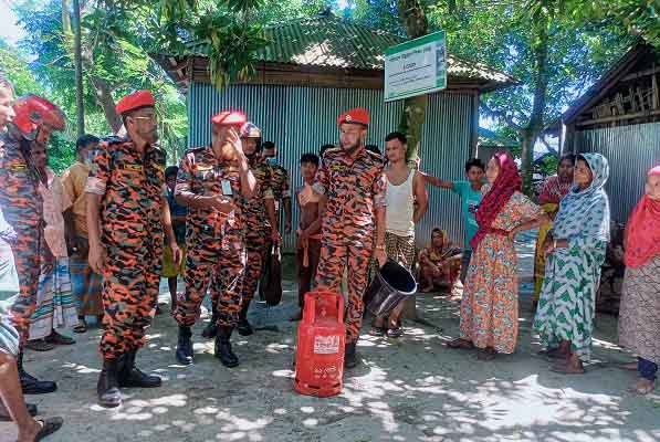 হাতীবান্ধায় জনসচেতনতা বৃদ্ধিতে ফায়ার সার্ভিসের মহড়া