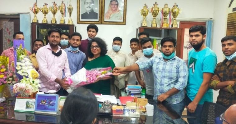 নতুন অধ্যক্ষের সাথে তিতুমীর কলেজ ছাত্র অধিকার পরিষদের শুভেচ্ছা বিনিময়