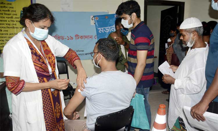 করোনায় কমেছে শনাক্তের হার, বেড়েছে মৃত্যু