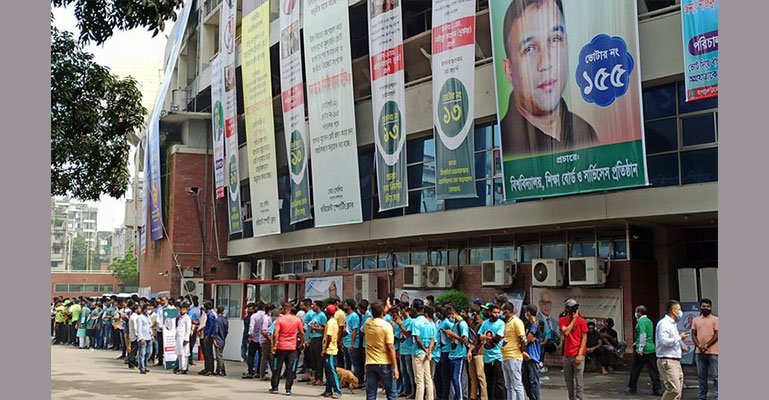 বিসিবির নির্বাচনে ভোটের লড়াই চলছে