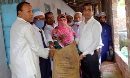 মোড়েলগঞ্জে ইসলামী ফাউন্ডেশনের উদ্যোগে খাদ্য সামগ্রী বিতরণ