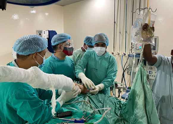 বিএসএমএমইউয়ে না কেটে সফলভাবে শোল্ডার জয়েন্ট আরর্থ্রোস্কোপি সম্পন্ন