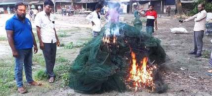 ফরিদপুরের বোয়ালমারীতে নিষিদ্ধ চায়না দুয়ারি জাল ধ্বংস