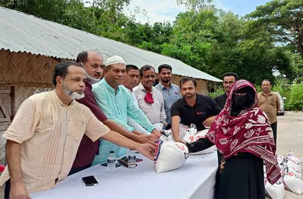 সীতাকুন্ডের মুরাদপুর ইউনিয়নের দরিদ্রদের খাদ্য সহায়তা দিলো বি এন্ড এফ কেয়ার