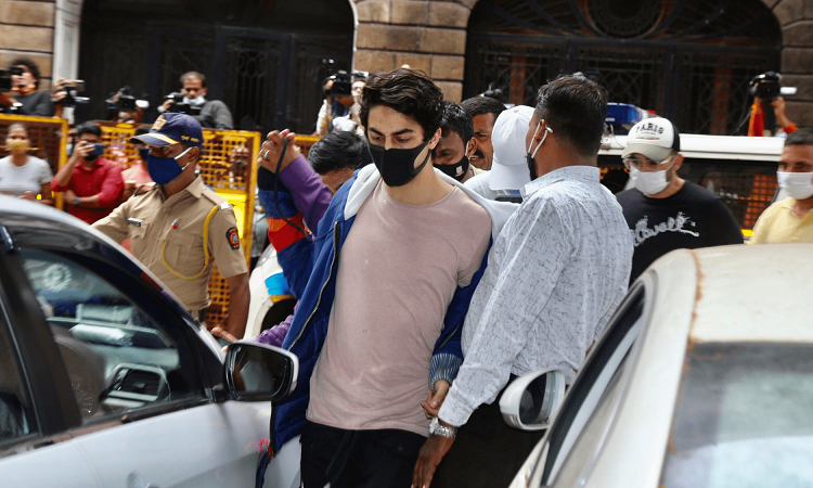 শাহরুখের ছেলের স্বাস্থ্য নিয়ে চিন্তিত কারা কর্তৃপক্ষ