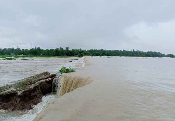 লালমনিরহাটে ভেঙে গেছে ফ্লাড বাইপাস বাঁধ, প্লাবিত হচ্ছে নিম্নাঞ্চল