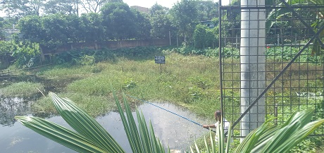 গজারিয়ায় সড়ক ও জনপথের জায়গা দখলের প্রতিযোগিতা